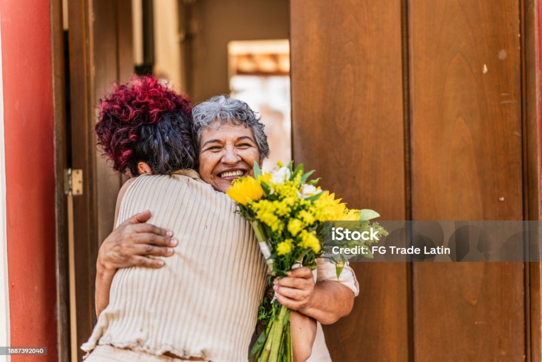 أفضل النباتات لتقديمها كهدية في عيد الأم (جميلة وسهلة العناية)